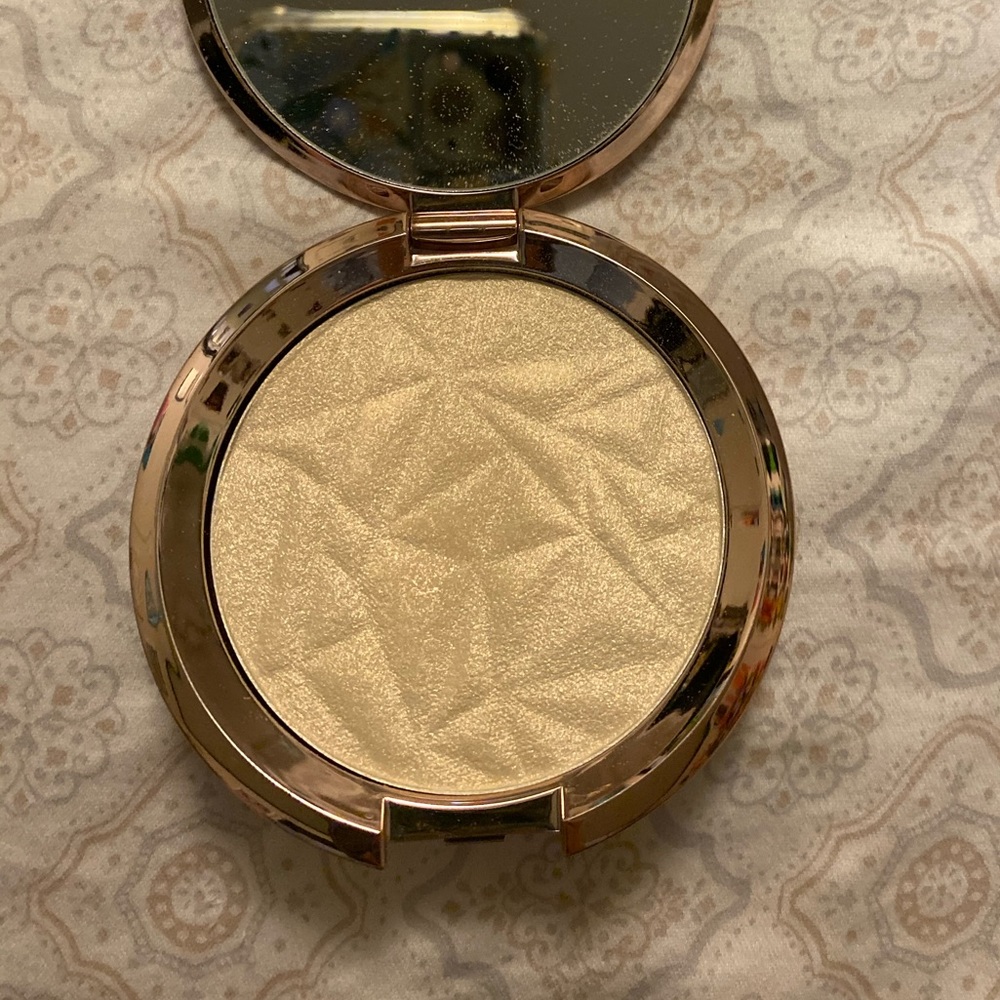 Becca Vanilla Quartz